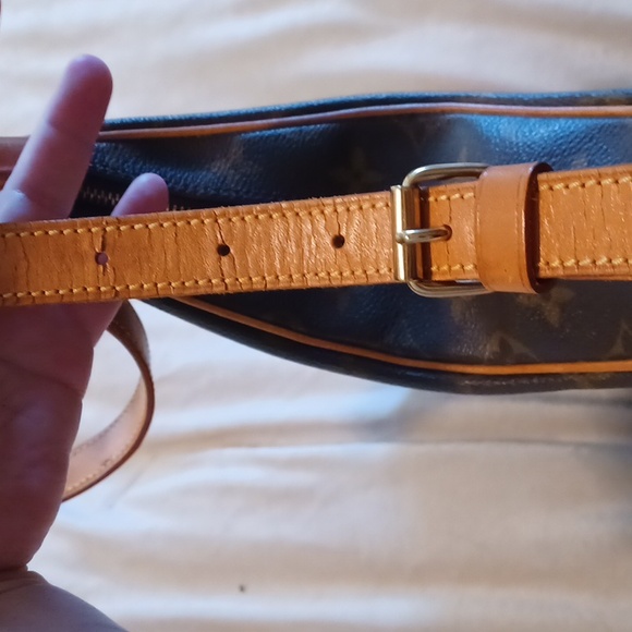 Vintage Louis Vuitton Boulogne Bag - Picture 5 of 12